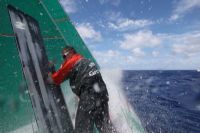 Groupama dans la Volvo Ocean Race - Etape 2 - Jour 12 : Pot cassé. Publié le 26/12/11